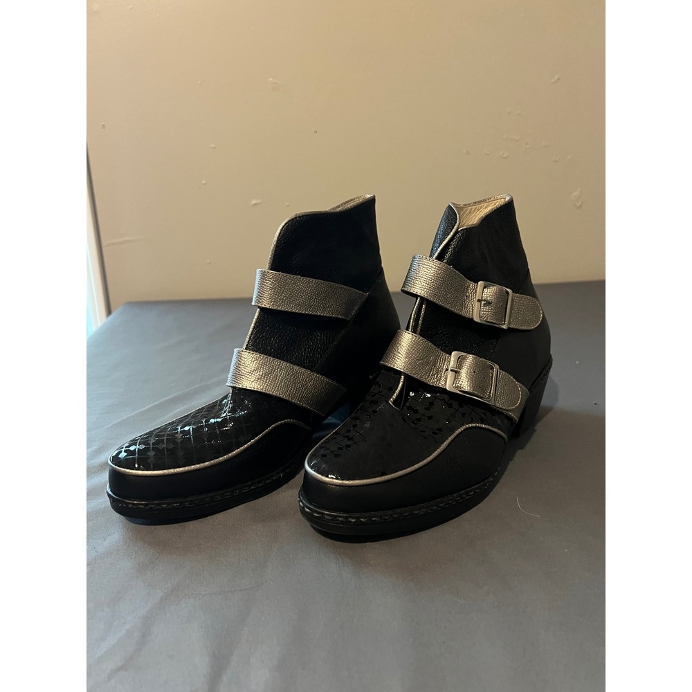 Bella Comoda Black Leather Silver Buckle Strap Ankle Boots Low Block‎ Heel